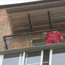 Крыша над балконом в сборе и балкон готов к остеклению. Крыша над балконом в сборе и балкон готов к остеклению.