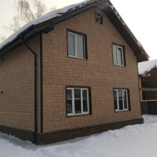 Трехстворчатые и двустворчатые окна в доме стандартных размеров их профиля эконом